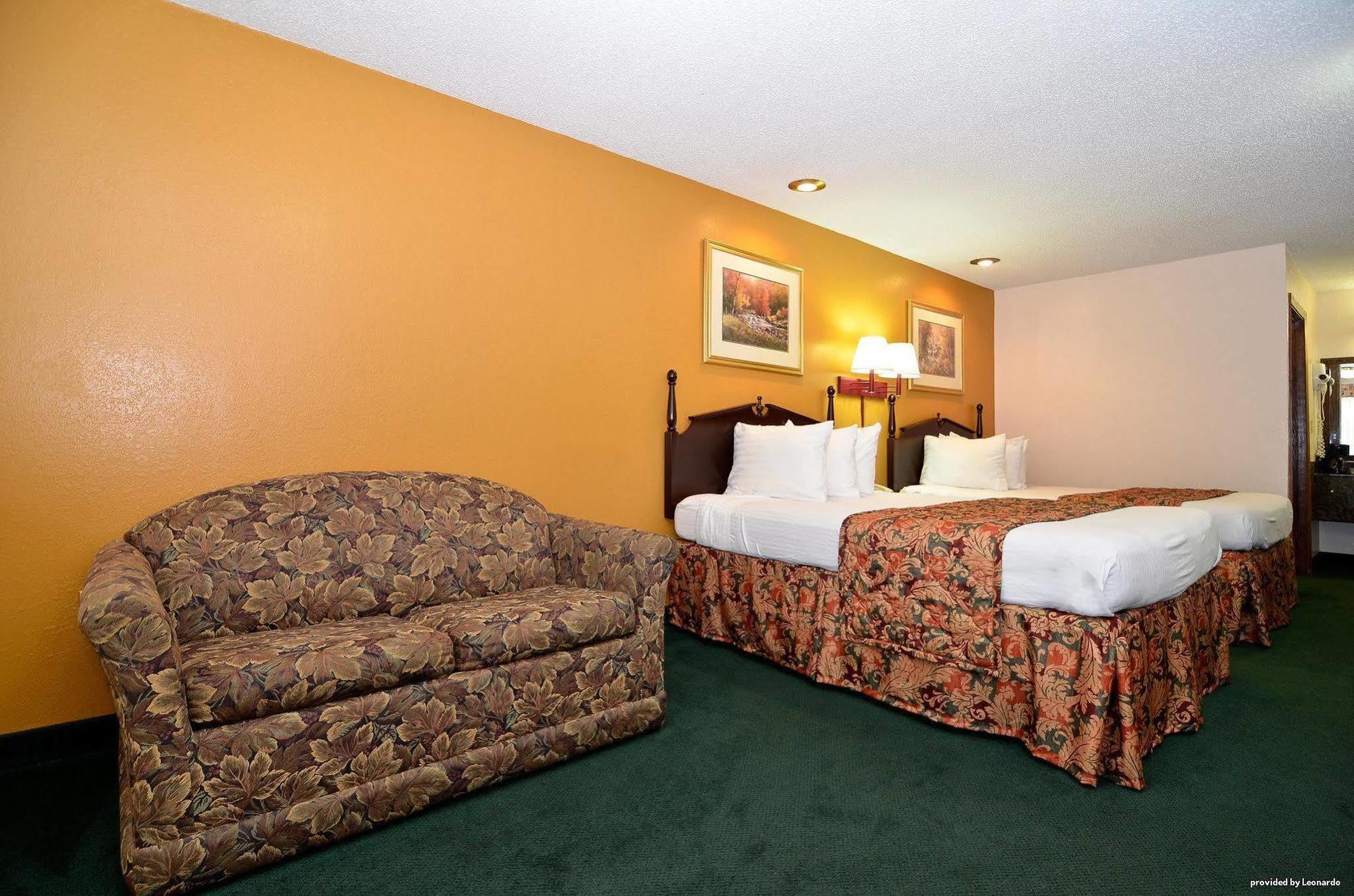 Red Roof Inn & Suites Jackson - Richland Exterior photo